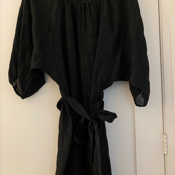 **SOLD** Banana Republic silk dress - Picture 2 of 4